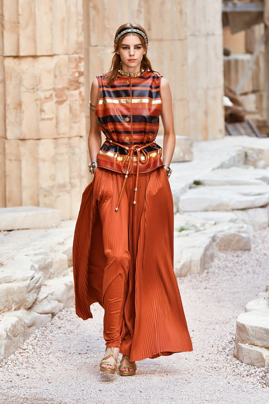 H Cruise 2018 συλλογή της Chanel είχε έντονο άρωμα από Ελλάδα.