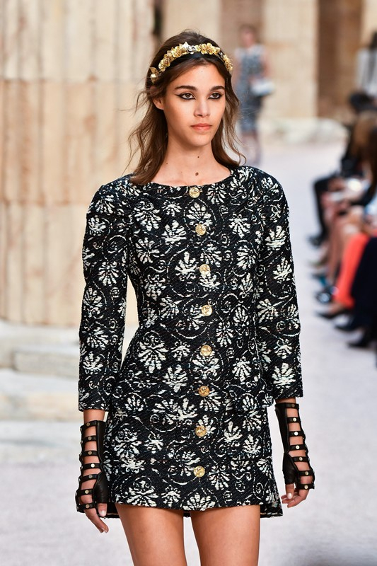 H Cruise 2018 συλλογή της Chanel είχε έντονο άρωμα από Ελλάδα.