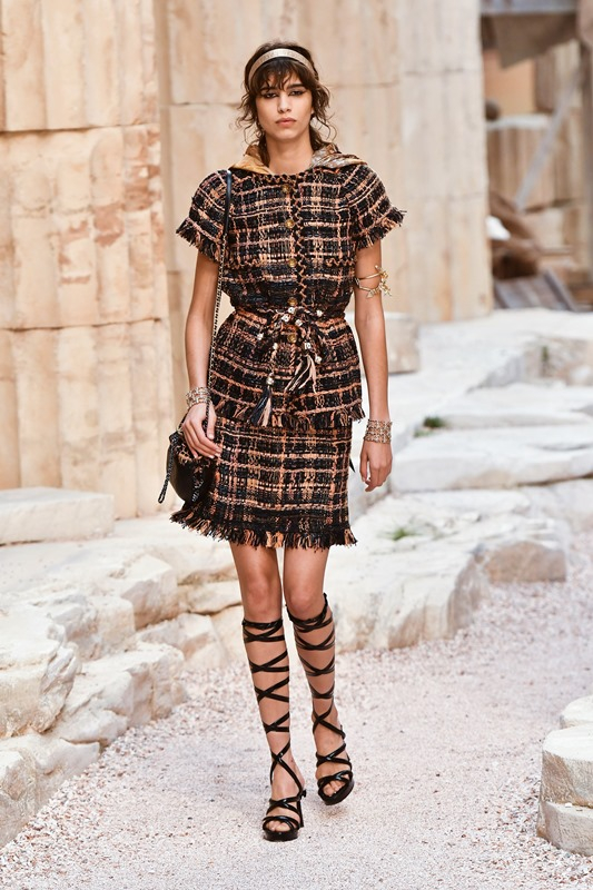 H Cruise 2018 συλλογή της Chanel είχε έντονο άρωμα από Ελλάδα.
