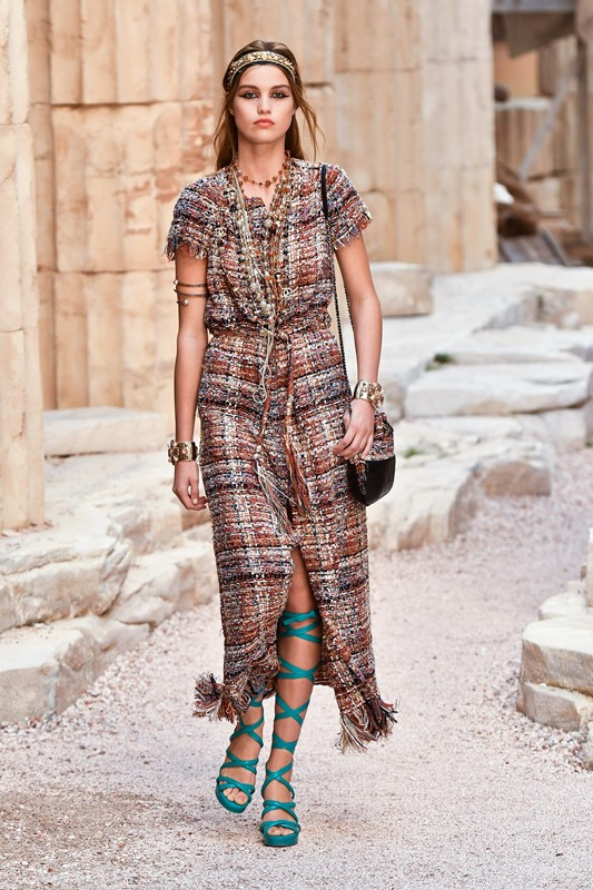 H Cruise 2018 συλλογή της Chanel είχε έντονο άρωμα από Ελλάδα.