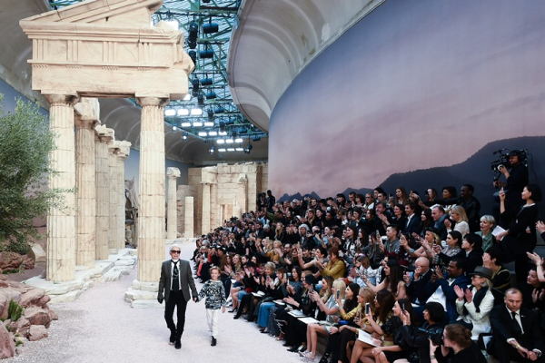 H Cruise 2018 συλλογή της Chanel είχε έντονο άρωμα από Ελλάδα.