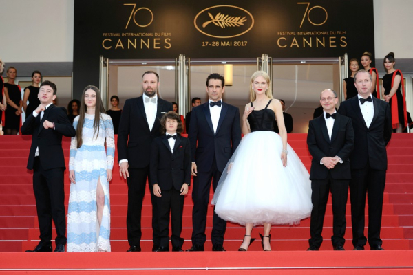 H Nicole Kidman με τον Colin Farrell, τον Γιώργο Λάνθιμο και το υπόλοιπο cast της ταινίας.