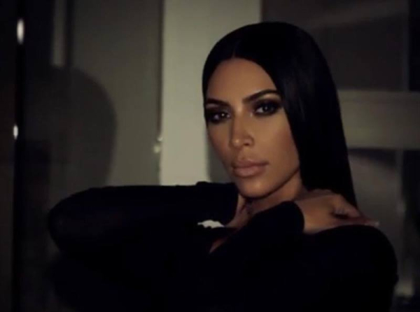 Η ίδια δημοσιεύει φωτογραφίες στο instagram της με το nude makeup look, που προτιμά το τελευταίο καιρό.