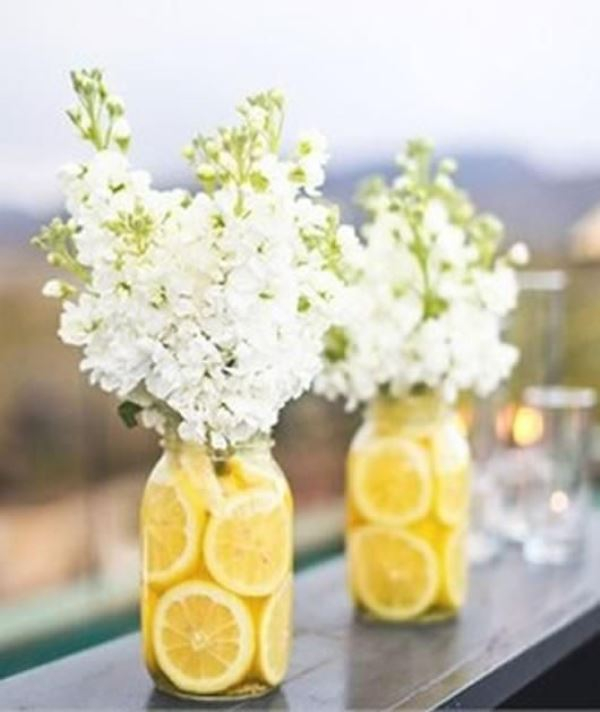 Συνδυάστε λουλούδια με λεμόνια.