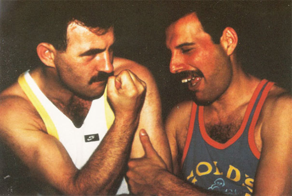 Ο Jim και ο Freddie σε αστείες στιγμές της σχέσης τους