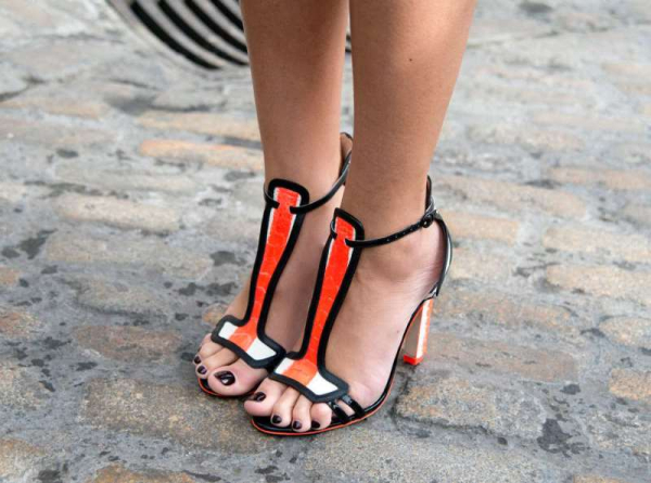Τα τετραγωνισμένα νύχια είναι πάντα chic.