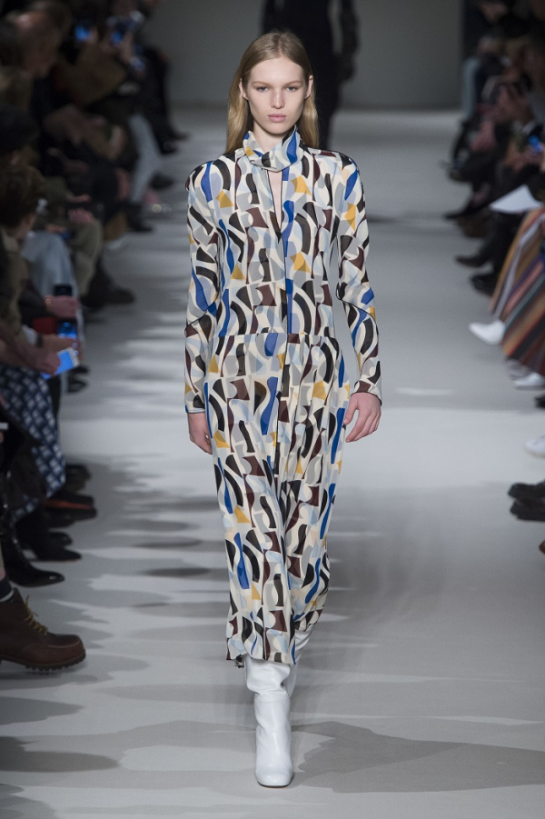 Ποια trends ξεχωρίσαμε στο show της Victoria Beckham στη New York Fashion Week