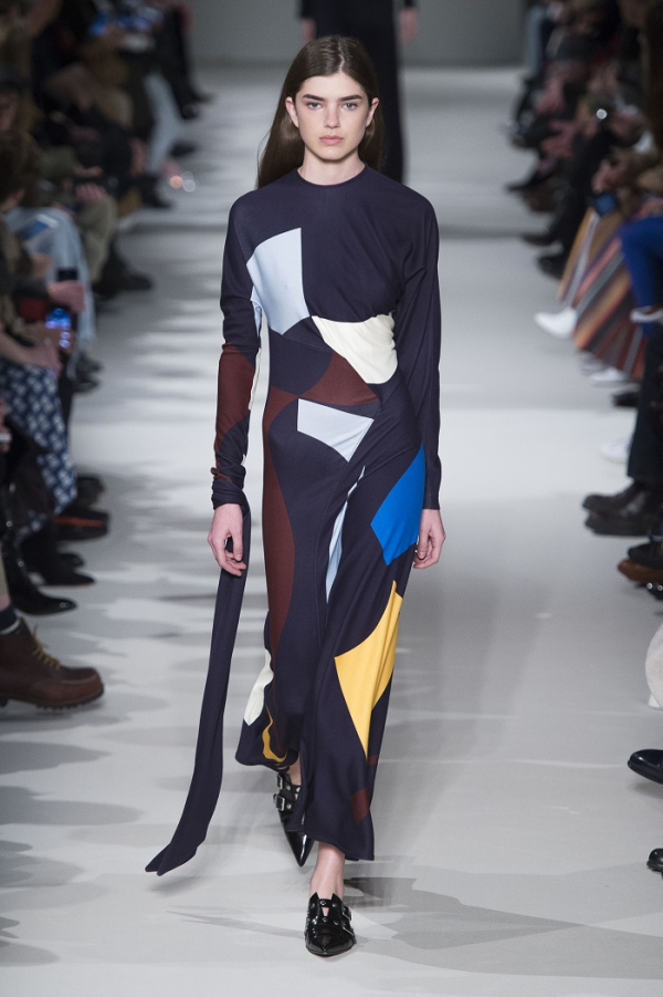 Ποια trends ξεχωρίσαμε στο show της Victoria Beckham στη New York Fashion Week