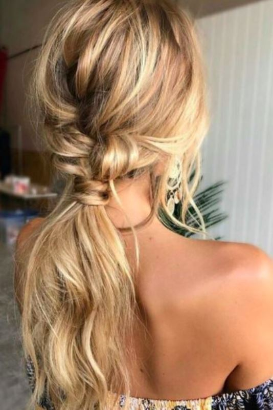 Updo ιδανικό και για βραδινές εμφανίσεις.
