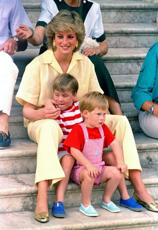 Princess-Diana-with-her-sons-michael-jackson-and-princess-diana-23382547-576-840
