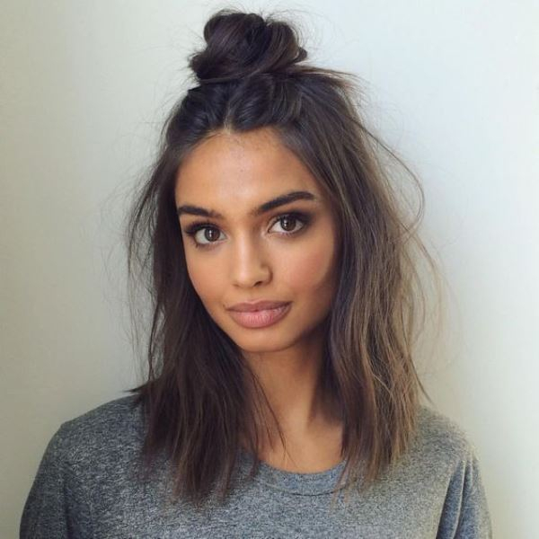 Το απόλυτα νεανικό look για medium length hair, που κυριαρχεί στο pinterest.