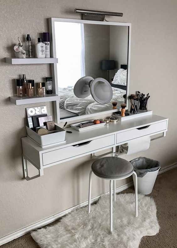 Πρόκειται για τα vanity desks, τα τραπεζάκια εκείνα που λειτουργούν ως boudoir και όχι μόνο έχουν πρακτικό σκοπό αλλά δίνουν και μία πανέμορφη νότα στο δωμάτιό τους. 