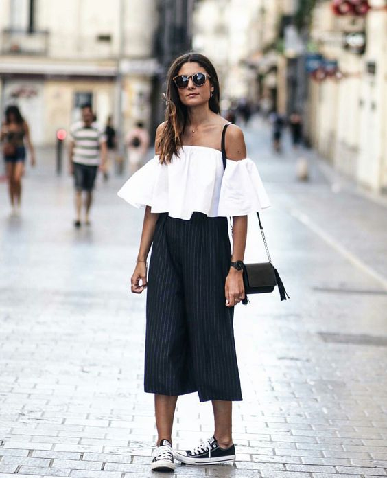 Το αγαπημένο black & white είναι ο safe συνδυασμός που και σε όλες μας ταιριάζει και μπορεί να δείξει super chic σε κάθε ώρα και περίσταση. Και πρόκειται και για δύο χρώματα που κατά 99% όλες έχουμε στη ντουλάπα μας.