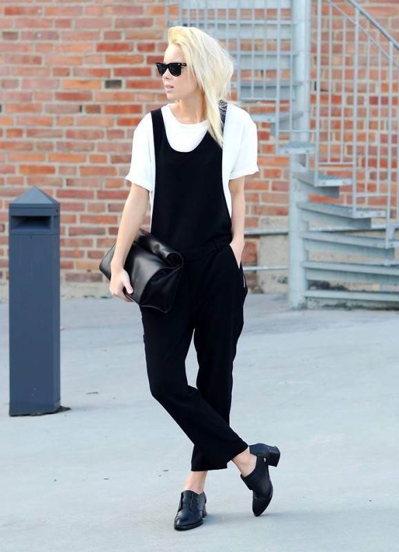 Το λευκό T-shirt από μέσα θα δημιουργήσει το πιο cool black & white αποτέλεσμα.