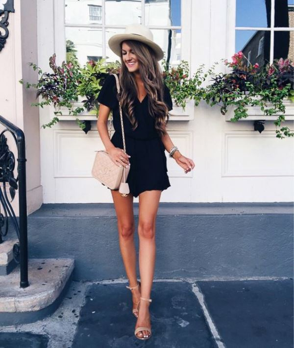 Ένα Panama hat μπορεί να δώσει στιλ σε οποιοδήποτε look, είτε το φορέσουμε με φόρεμα είτε με το αγαπημένο μας παντελόνι.