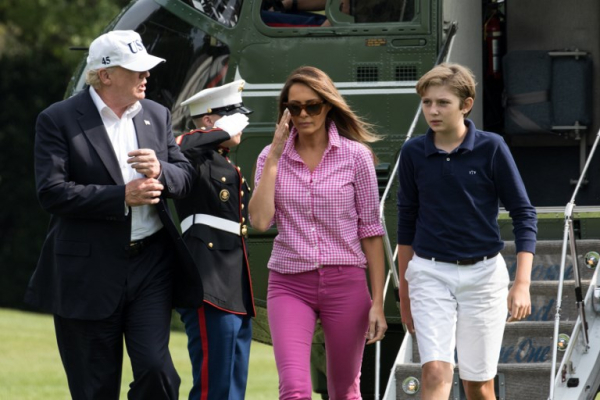 H Melania Trump επέστρεψε εχθές στον Λευκό Οίκο, μετά από ένα Σαββατοκύριακο στο Camp David 