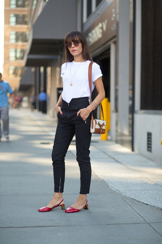 Αυστηρό και κομψό look.