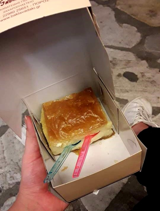 Must γαλακτομπούρεκο από το Γλύκισμα στον Πόρο.