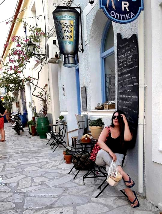 Μία αυθόρμητη πόζα κατά τη διάρκεια βόλτας στον Πόρο. 