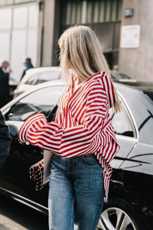 Oversized πουκάμισα και tops δίνουν έναν stylish αέρα στα looks μας. 