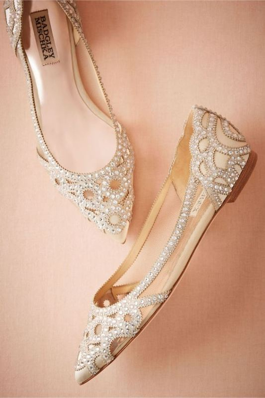 Glam style ακόμα και σε flat παπούτσια.
