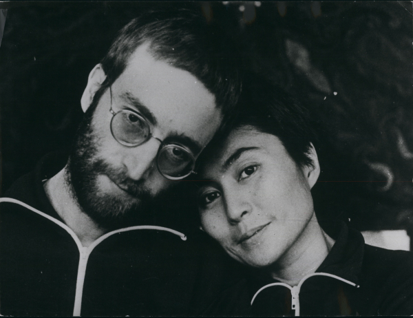 1970 - H πρώτη φωτογραφία του Lennon με κοντό μαλλί, μετά τα hippie χρόνια του