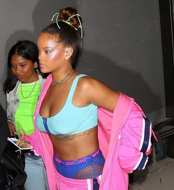 Το μωβ highlighter της Rihanna ίσως είναι The Next Big Thing in Makeup... Stay Tuned!