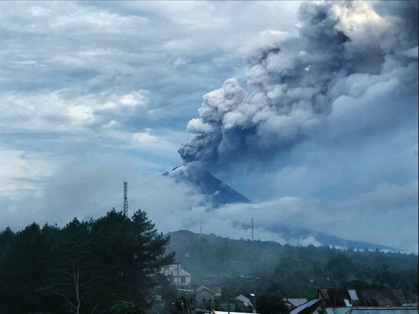 Το Ring of Fire φιλοξενεί πάνω από 130 ενεργά ηφαίστεια. 