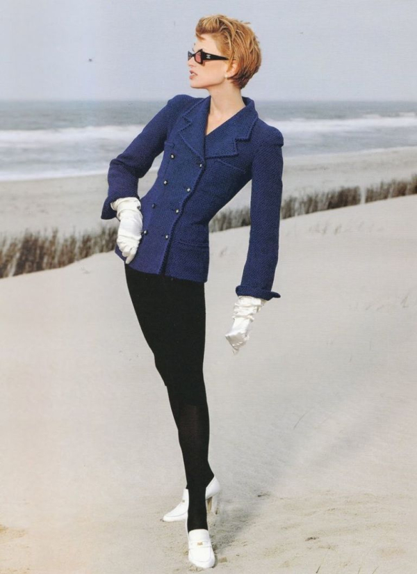 Kristen McMenamy, 1995. Το supermodel των 90s που o Karl Lagerfeld αγαπούσε τόσο ώστε να σχεδιάσει το νυφικό της το 1997 αλλά και να την παραδώσει στον γαμπρό.