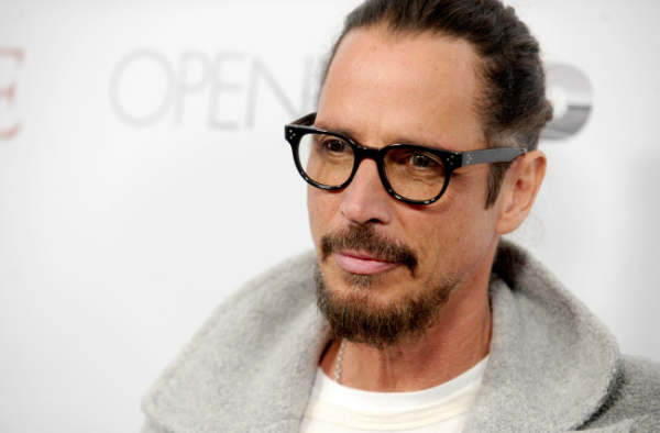 17 Μαϊου ο τραγουδιστής Chris Cornell βρίσκεται νεκρός. Αιτία του θανάτου του: αυτοκτονία δι 'απαγχονισμού, όπως επιβεβαιώθηκε από τον Wayne County Medical Examiner, σύμφωνα με το Associated Press.