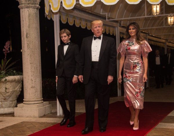 H Melania Trump διάλεξε ένα midi φόρεμα του Βρετανικού οίκου Erdem
