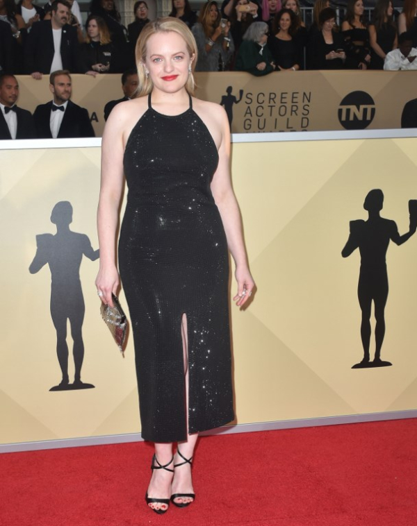 Η Elisabeth Moss με custom Adam Selman