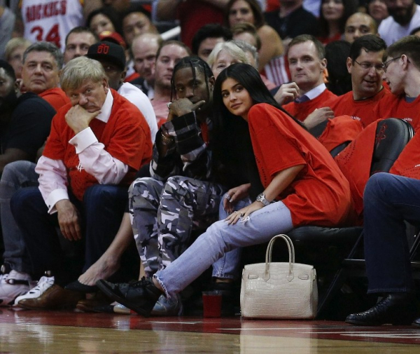 H Kylie Jenner και ο Travis Scott σε μία απ’ τις πρώτες τους δημόσιες εμφανίσεις