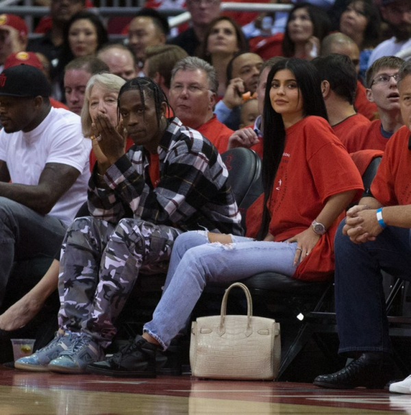 H Kylie Jenner και ο Travis Scott σε μία απ’ τις πρώτες τους δημόσιες εμφανίσεις