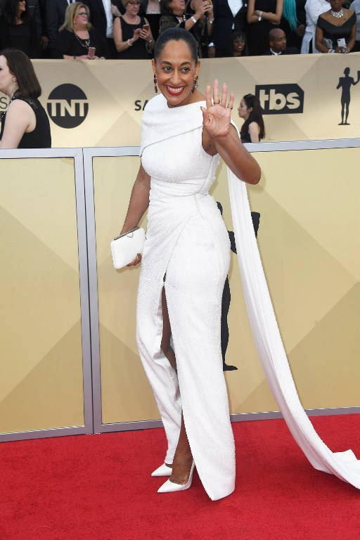 Η Tracee Ellis Ross με φόρεμα Ralph & Russo, τσάντα Jimmy Choo και παπούτσια Christian Louboutin 