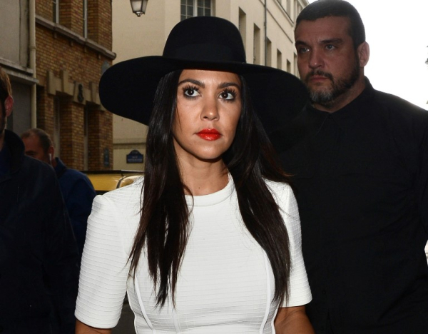 Η Kourtney τονίζει πάντα και τα φρύδια της.