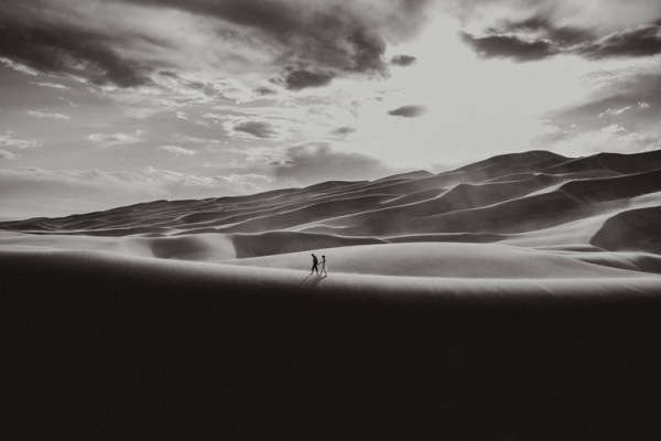 Χαμένοι στην έρημο.
Amy Painter of Amy Bluestar Photography