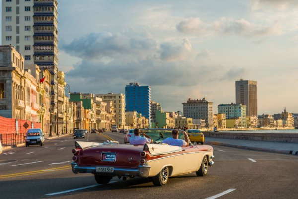 Η Δημοκρατία της Κούβας, είναι νησιωτικό κράτος της Καραϊβικής