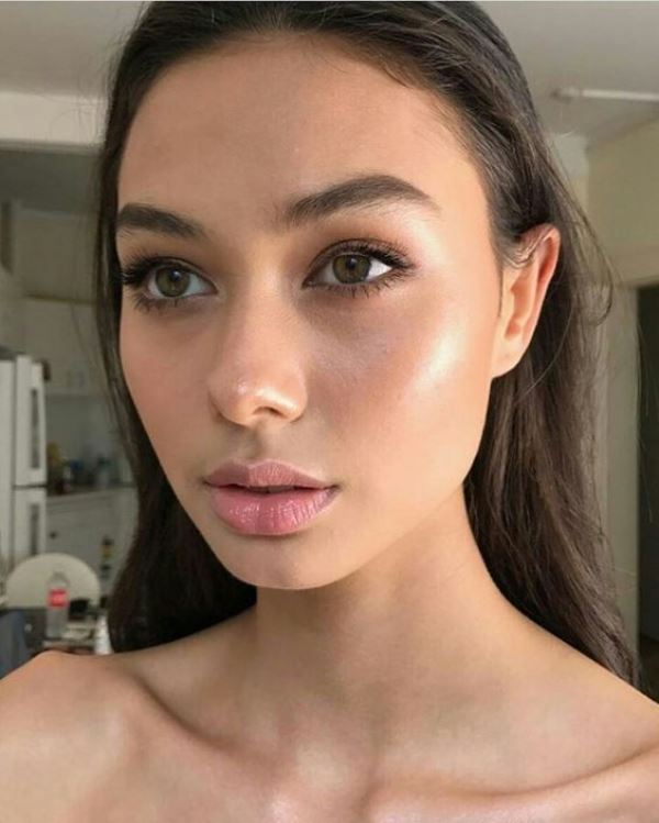 To highlighter είναι ιδανικό και για το νεανικό στιλ.