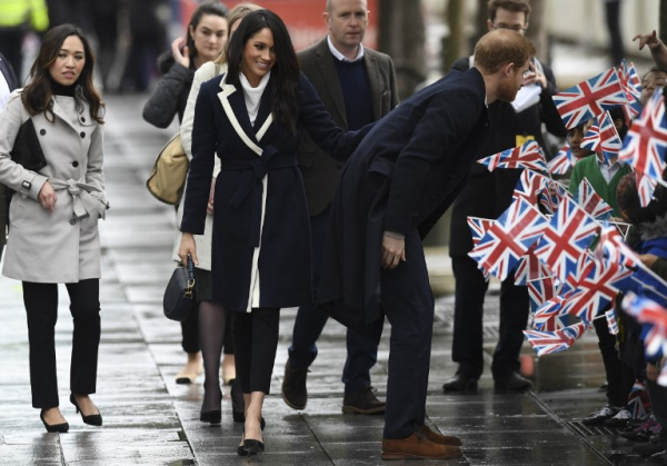 H Markle συμπλήρωσε το look με μία μικρή τσάντα Altuzarra