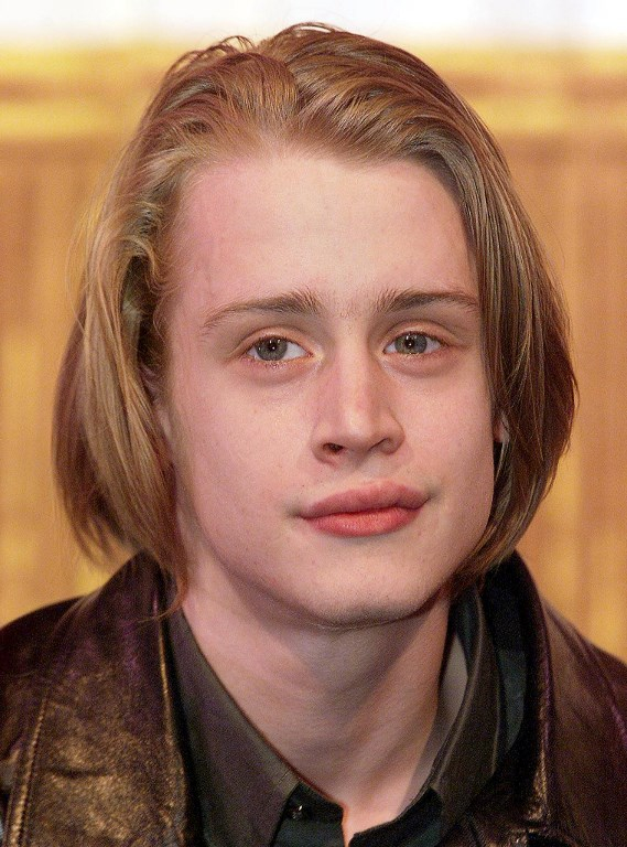 Ο πρωταγωνιστής του Home Alone, Macauley Culkin συνελήφθη το 2004 για χρήση μαριχουάνας και χρήση ναρκωτικών.