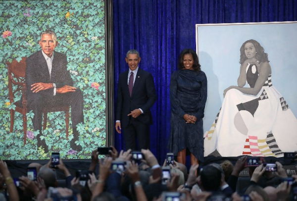 Αναφερόμενος στη προτίμη του Wiley να αναδεικνύει αυτούς που ζωγραφίζει, ο Obama είπε στον καλλιτέχνη, Έχω αρκετά προβλήματα χωρίς να έχω κι εσένα να με κάνεις σαν τον Ναπολέοντα