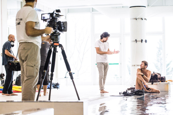 1.	Ο σκηνοθέτης Λευτέρης Χαρίτος σε γυρίσματα στην βαθύτερη πισίνα του κόσμου Υ40 στην Παντοβα,  με τον πρωταθλητή άπνοιας Ουμπέρτο Πελιτζάρι (photo: Daniele Padovan)
