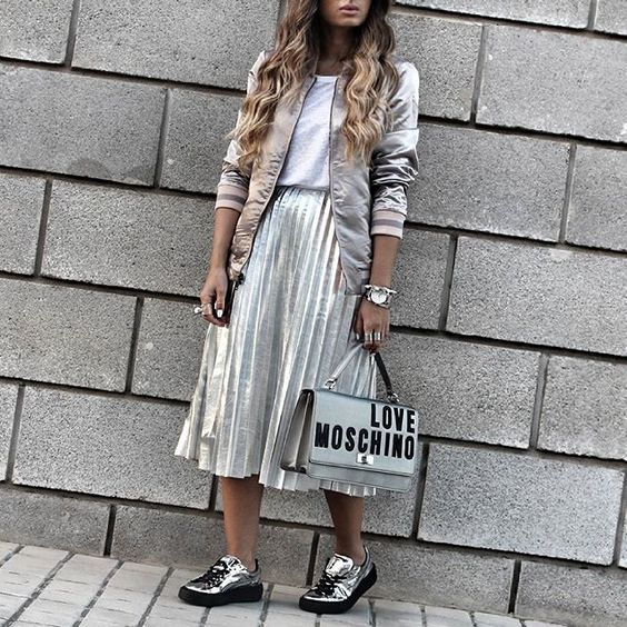 ΑΙΓΟΚΕΡΩΣ. Θέλει να είναι πάντα on the go και τα sneakers μοιάζουν μονόδρομος για εκείνη. 