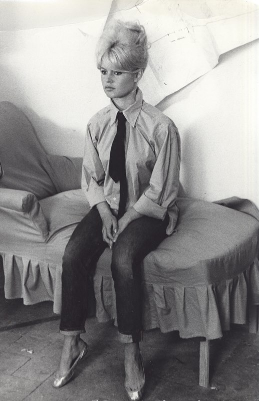 Brigitte Bardot: Τα curtain bangs και ο όγκος στις ρίζες των μαλλιών της αποτελούσαν statement σε κάθε της εμφάνιση.