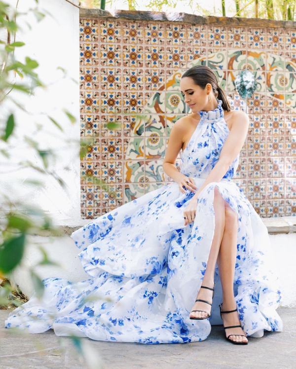H Louise Roe με Monique Lhuillier