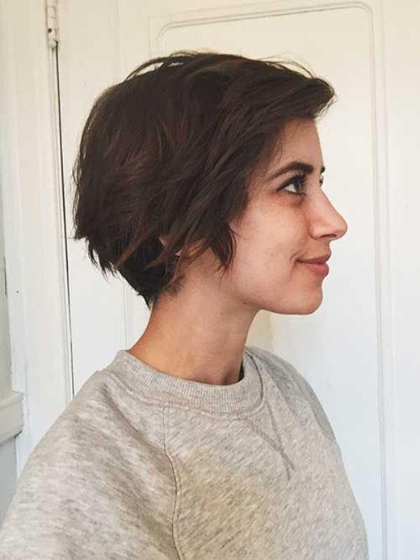 Το pixie haircut έχει όγκο στις ρίζες.
