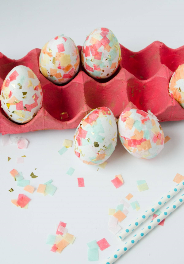 Μερικά κομμάτια χαρτί και λίγη διάφανη κόλλα θα σας δώσουν το πιο εντυπωσιακό εφέ στα αυγά σας. 