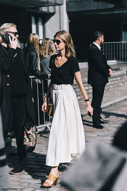 Ένα μαύρο cropped top με μία λευκή ή μπεζ ψηλόμεση φούστα θα σας δώσουν το πιο απλό αλλά κομψό σύνολο. 