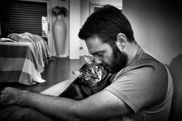 O Sabrina Boem με το γάτο του